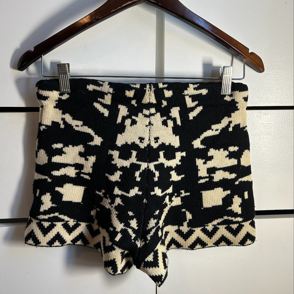 Knit Patterned Shorts - Black and Cream